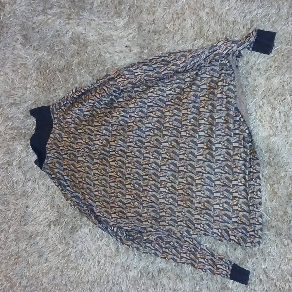 Patterned Long Sleeve Top - Picture 6 of 6